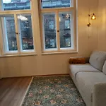 Alphonse Mucha Loft Apartments, 2 شقة *