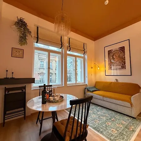 Alphonse Mucha Loft Apartments, 2 Apartamento