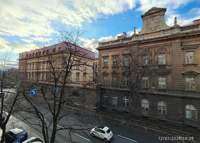 Alphonse Mucha Loft Apartments, 2 *