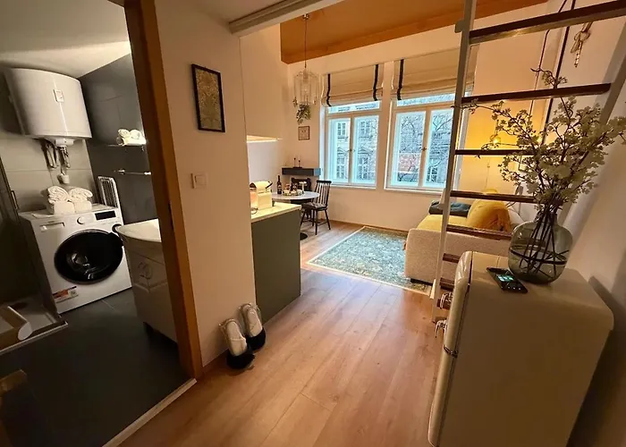 Alphonse Mucha Loft Apartments, 2 *