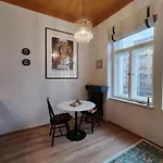 Alphonse Mucha Loft Apartments, 2 アパート *