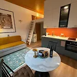 Alphonse Mucha Loft Apartments, 2 アパート
