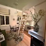 Alphonse Mucha Loft Apartments, 2 *
