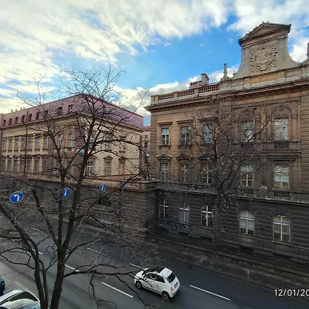 Alphonse Mucha Loft Apartments, 2 *