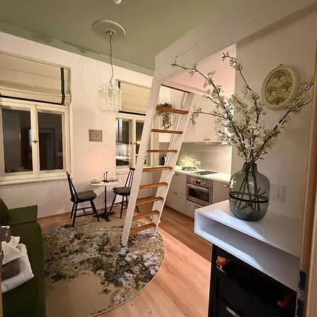 Alphonse Mucha Loft Apartments, 2 *