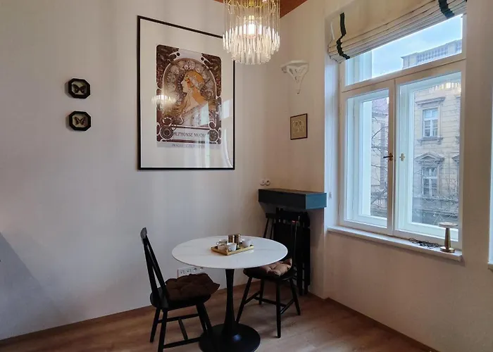 Alphonse Mucha Loft Apartments, 2 Апартаменты *
