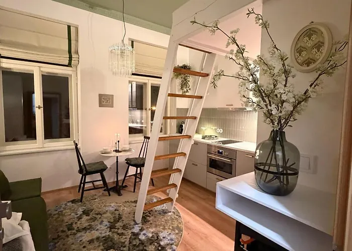 Alphonse Mucha Loft Apartments, 2 *