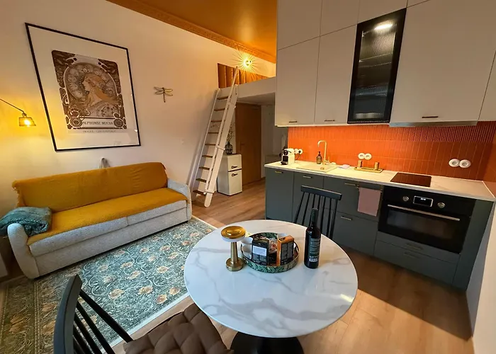 Alphonse Mucha Loft Apartments, 2 Апартаменты *