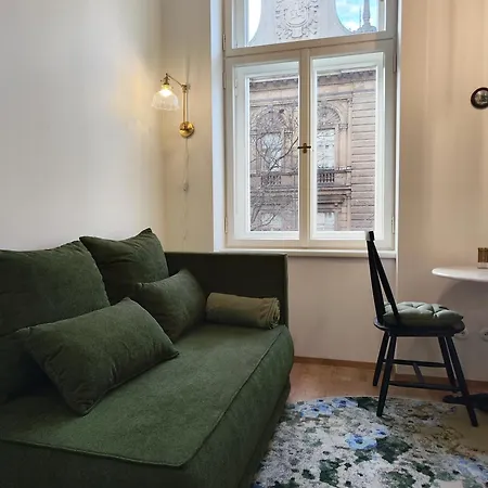 Alphonse Mucha Loft Apartments, 2 *