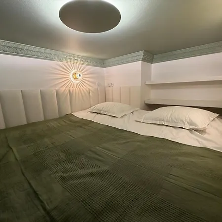 Alphonse Mucha Loft Apartments, 2 *