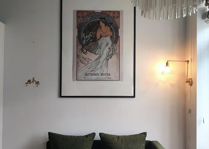 アパート Alphonse Mucha Loft Apartments, 2 *